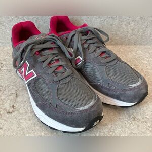 NEW BALANCE  Womans Size 10 Komen Running Shoes W990km3